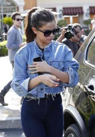 Denim Jacket: Το must-have πανωφόρι για την Άνοιξη