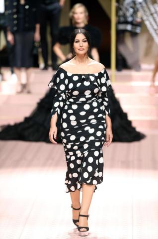 Dolce & Gabbana: Η πασαρέλα τους, η Μόνικα Μπελούτσι και τα άλλα τα κορίτσια Dolce & Gabbana: Η πασαρέλα τους, η Μόνικα Μπελούτσι και τα άλλα τα κορίτσια