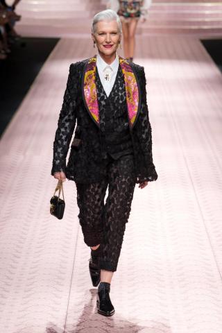 Dolce & Gabbana: Η πασαρέλα τους, η Μόνικα Μπελούτσι και τα άλλα τα κορίτσια Dolce & Gabbana: Η πασαρέλα τους, η Μόνικα Μπελούτσι και τα άλλα τα κορίτσια