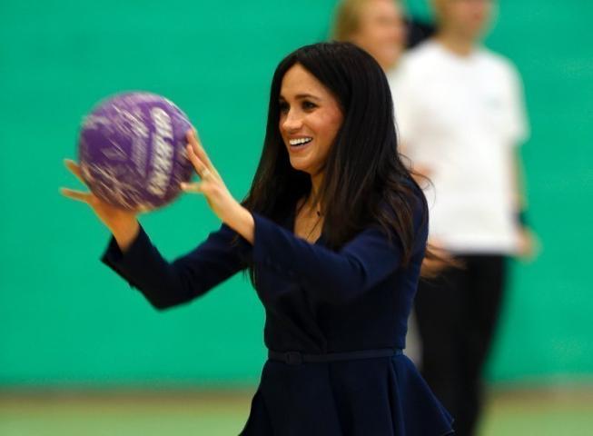 Meghan Markle: Παίζοντας μπάλα με ψηλοτάκουνα (pics)