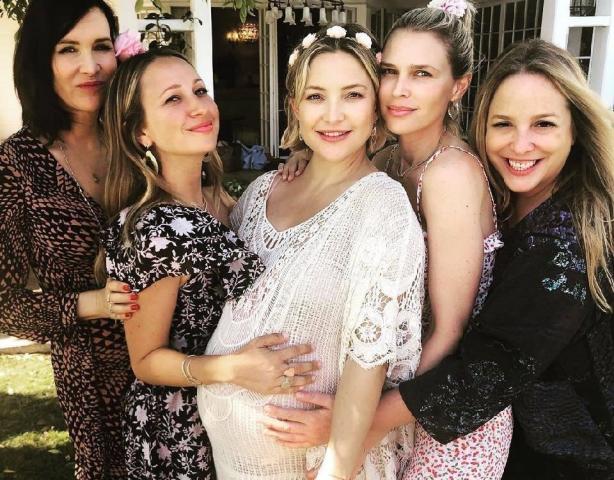 Kate Hudson: Το ροζ baby shower πάρτι λίγο πριν την άφιξη της κόρης τους (pics)
