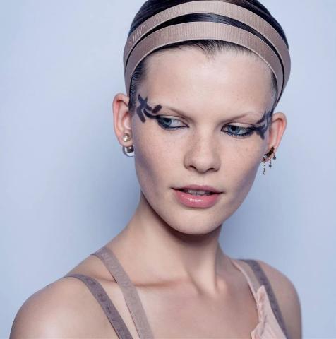 Ballerina beauty: Πώς θα αντιγράψεις το chic beauty look από το fashion show του Dior Ballerina beauty: Πώς θα αντιγράψεις το chic beauty look από το fashion show του Dior