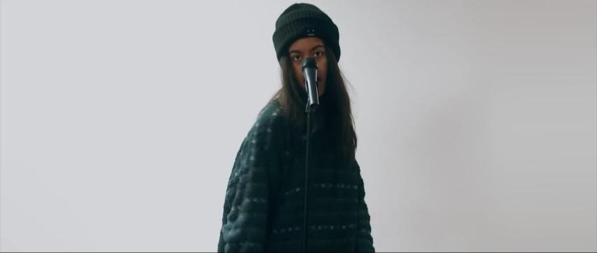 Η μεγάλη κόρη του Ομπάμα παίζει σε βιντεοκλίπ – Τελικά δεν είναι τόσο ντροπαλή