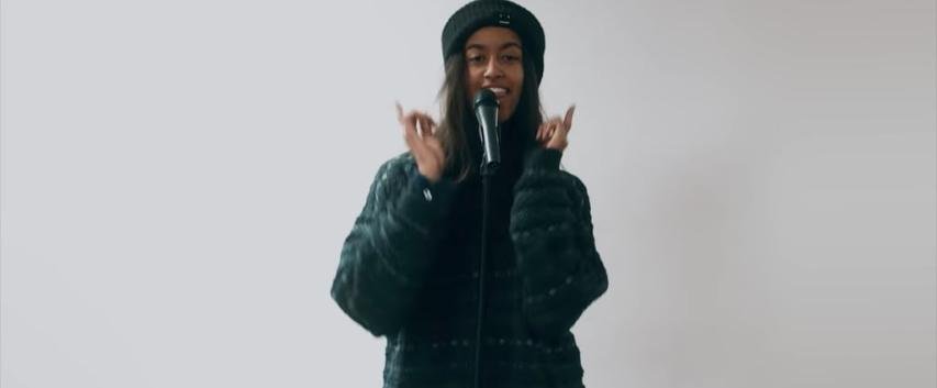 Η μεγάλη κόρη του Ομπάμα παίζει σε βιντεοκλίπ – Τελικά δεν είναι τόσο ντροπαλή