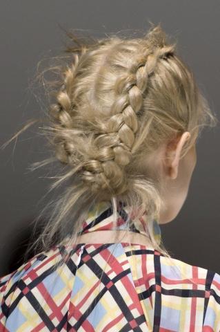 10 κοτσίδες που γίνονται εύκολα και σε κοντά μαλλιά