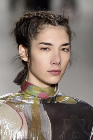 10 κοτσίδες που γίνονται εύκολα και σε κοντά μαλλιά