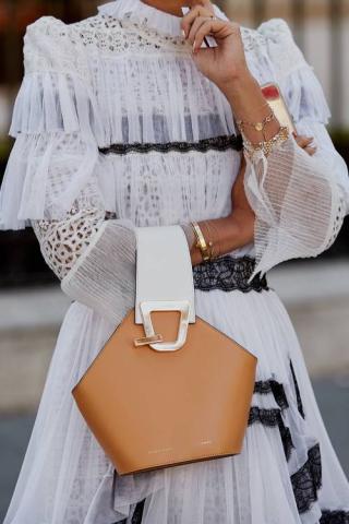 Αυτή είναι η No1 τάση στις τσάντες και είναι "δυνατή"