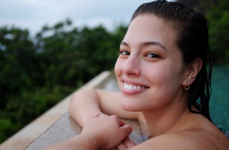 Η plus size Ashley Graham σε 10 + 1 λήψεις χωρίς μακιγιάζ