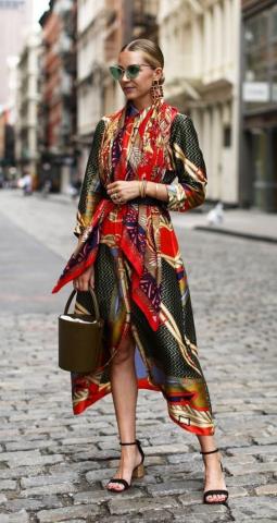 Τα scarf prints είναι η τάση που θα κάνει τη διαφορά Τα scarf prints είναι η τάση που θα κάνει τη διαφορά