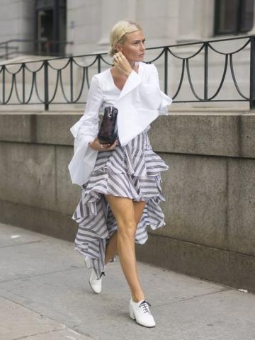 Ruffled Skirt: Η φούστα που έχει κατακλύσει τα street style looks Ruffled Skirt: Η φούστα που έχει κατακλύσει τα street style looks