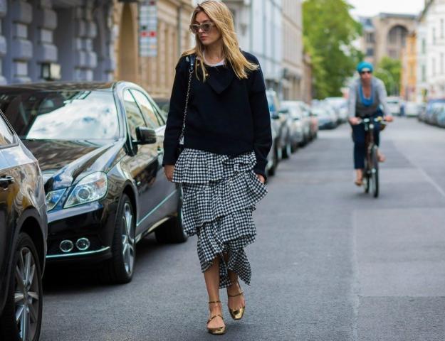 Ruffled Skirt: Η φούστα που έχει κατακλύσει τα street style looks Ruffled Skirt: Η φούστα που έχει κατακλύσει τα street style looks