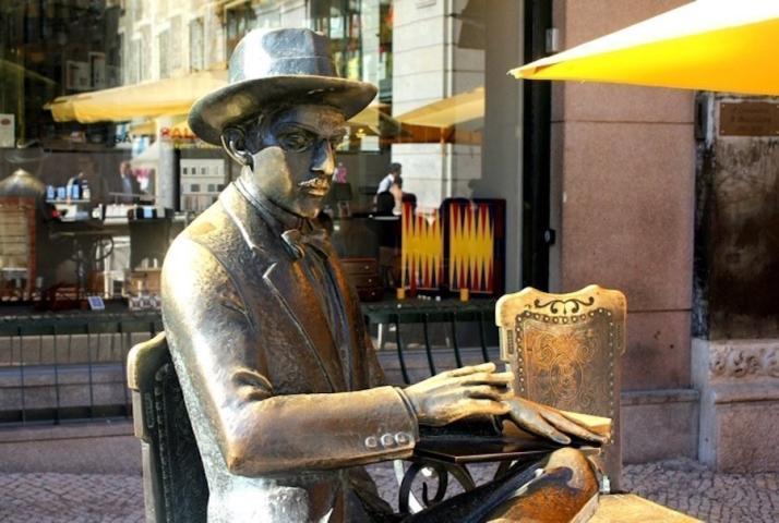 Στη Λισαβόνα θα νιώσεις το fado, τη μελωδία της πορτογαλικής ψυχής Στη Λισαβόνα θα νιώσεις το fado, τη μελωδία της πορτογαλικής ψυχής