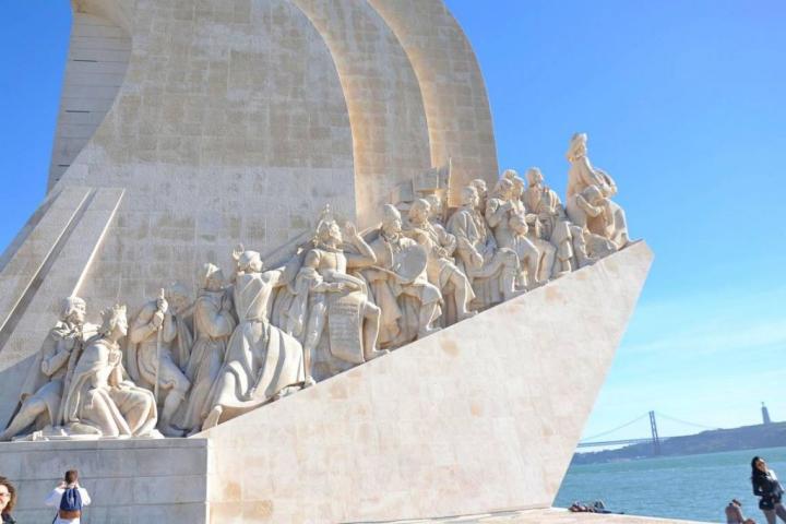 Στη Λισαβόνα θα νιώσεις το fado, τη μελωδία της πορτογαλικής ψυχής Στη Λισαβόνα θα νιώσεις το fado, τη μελωδία της πορτογαλικής ψυχής