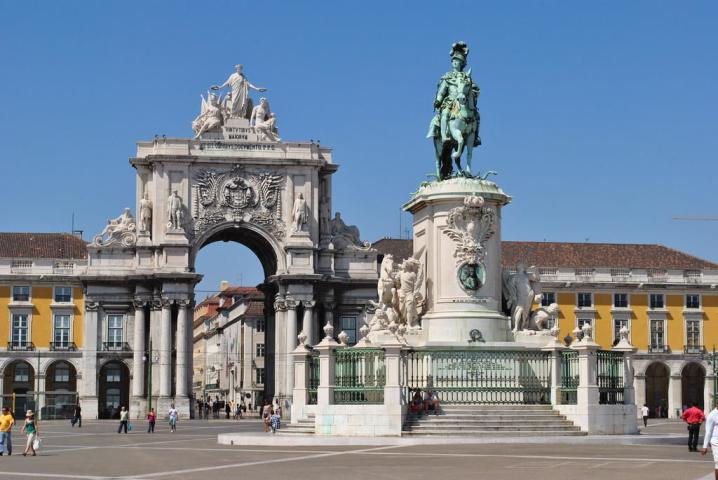 Στη Λισαβόνα θα νιώσεις το fado, τη μελωδία της πορτογαλικής ψυχής Στη Λισαβόνα θα νιώσεις το fado, τη μελωδία της πορτογαλικής ψυχής