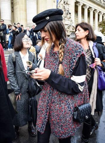 Baker boy hat: Το αξεσουάρ που κάνει εντελώς ξεχωριστό το look σου