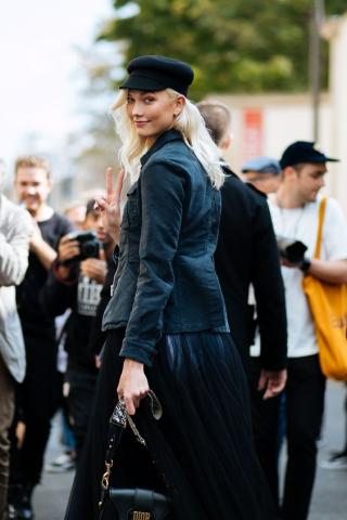 Baker boy hat: Το αξεσουάρ που κάνει εντελώς ξεχωριστό το look σου