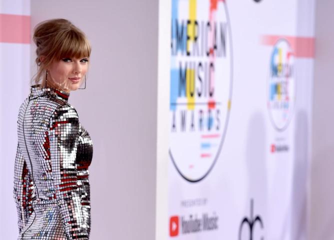 American Music Awards: Η Taylor Swift είναι σε μάχιμη φάση