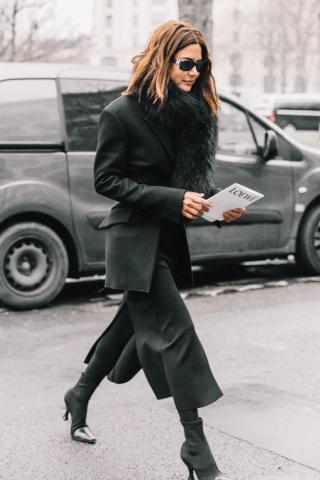 8 looks που αποδεικνύουν την αξία ενός total black outfit 