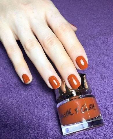 Η πιο φθινοπωρινή απόχρωση για το μανικιούρ σου