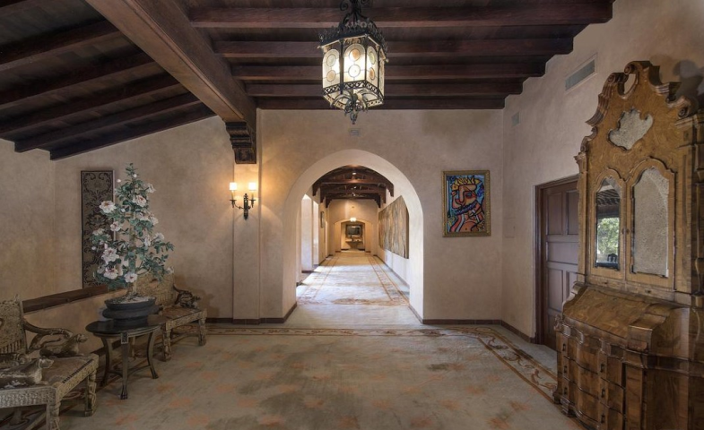 Πωλείται η διασημότερη έπαυλη του κόσμου: Εκεί γυρίστηκε ο «Σωματοφύλακας» και πήγαν ταξίδι του μέλιτος οι JFK - Jackie O Πωλείται η διασημότερη έπαυλη του κόσμου: Εκεί γυρίστηκε ο «Σωματοφύλακας» και πήγαν ταξίδι του μέλιτος οι JFK - Jackie O