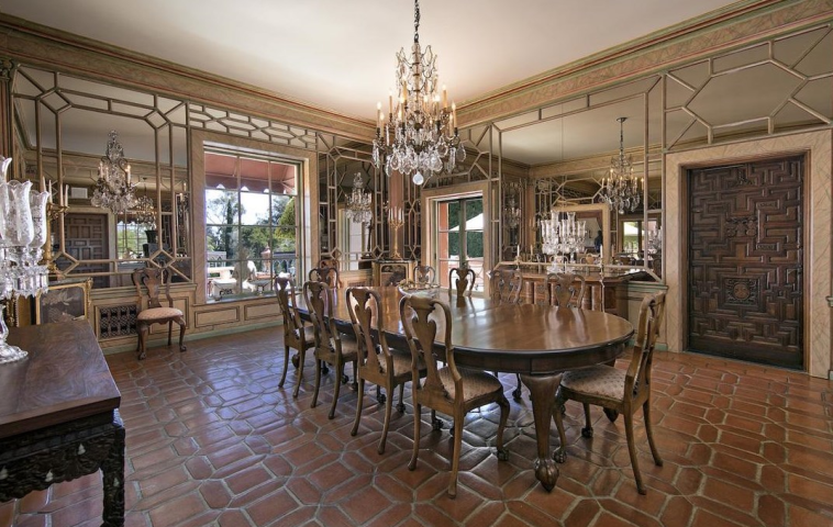 Πωλείται η διασημότερη έπαυλη του κόσμου: Εκεί γυρίστηκε ο «Σωματοφύλακας» και πήγαν ταξίδι του μέλιτος οι JFK - Jackie O Πωλείται η διασημότερη έπαυλη του κόσμου: Εκεί γυρίστηκε ο «Σωματοφύλακας» και πήγαν ταξίδι του μέλιτος οι JFK - Jackie O