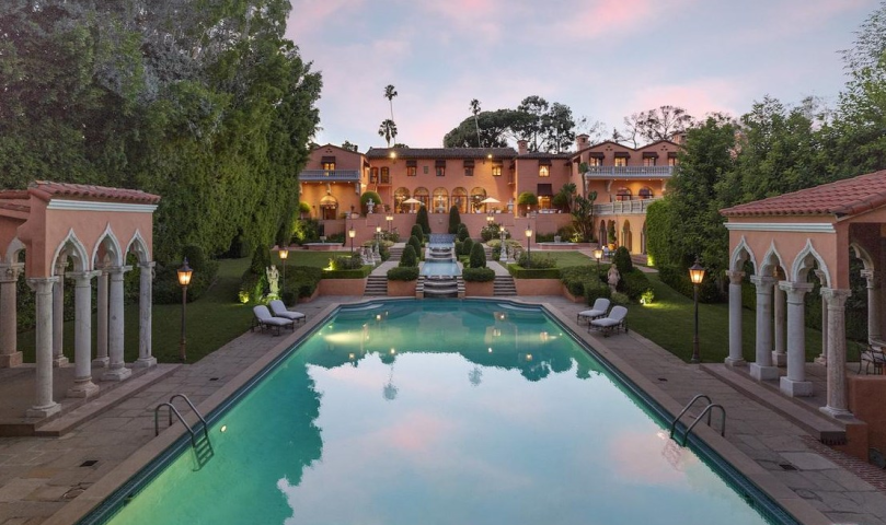 Πωλείται η διασημότερη έπαυλη του κόσμου: Εκεί γυρίστηκε ο «Σωματοφύλακας» και πήγαν ταξίδι του μέλιτος οι JFK - Jackie O Πωλείται η διασημότερη έπαυλη του κόσμου: Εκεί γυρίστηκε ο «Σωματοφύλακας» και πήγαν ταξίδι του μέλιτος οι JFK - Jackie O