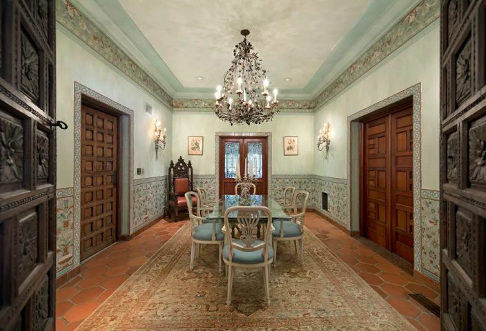 Πωλείται η διασημότερη έπαυλη του κόσμου: Εκεί γυρίστηκε ο «Σωματοφύλακας» και πήγαν ταξίδι του μέλιτος οι JFK - Jackie O Πωλείται η διασημότερη έπαυλη του κόσμου: Εκεί γυρίστηκε ο «Σωματοφύλακας» και πήγαν ταξίδι του μέλιτος οι JFK - Jackie O