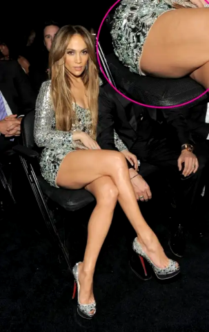 10 φορές που η Jennifer Lopez πόζαρε με την κυτταρίτιδά της και μας έκανε να την παραδεχτούμε 10 φορές που η Jennifer Lopez πόζαρε με την κυτταρίτιδά της και μας έκανε να την παραδεχτούμε