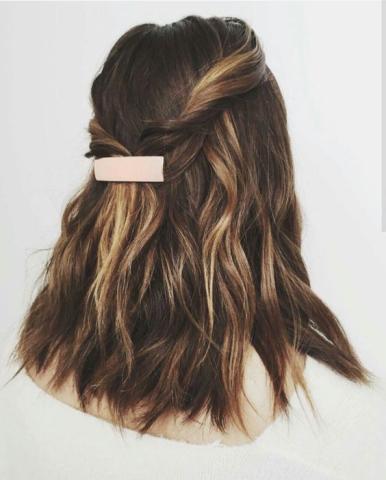 Hair inspo: 7 εύκολα χτενίσματα για κάθε μέρα της εβδομάδας