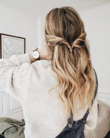 Hair inspo: 7 εύκολα χτενίσματα για κάθε μέρα της εβδομάδας