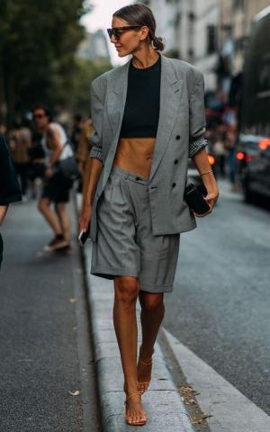 Πώς φοράνε το κοστούμι στο street style αγαπημένα fashion girls Πώς φοράνε το κοστούμι στο street style αγαπημένα fashion girls