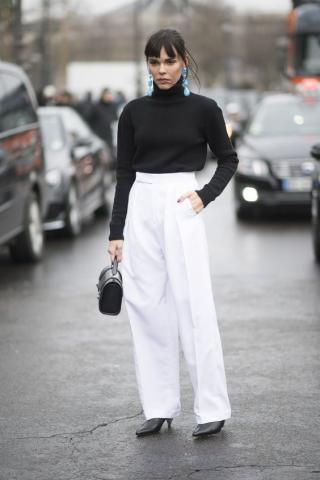 Τα outfits που θα σε πείσουν ότι φέτος χρειάζεσαι ένα μαύρο ζιβάγκο