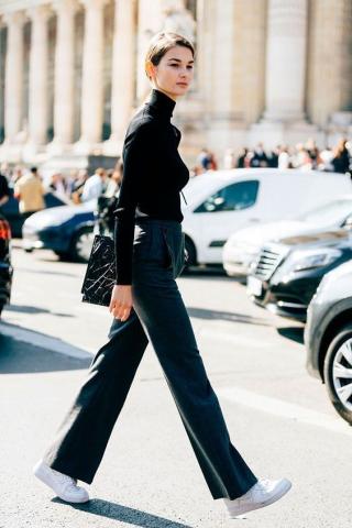 Τα outfits που θα σε πείσουν ότι φέτος χρειάζεσαι ένα μαύρο ζιβάγκο