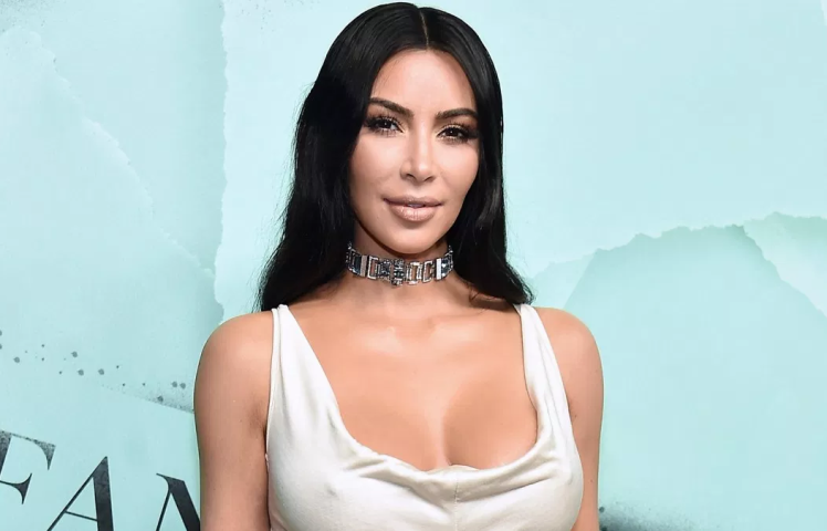 Kim Kardashian: (Ξανά) ολόγυμνη για… business