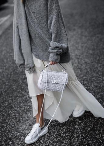 Grey tones: Πώς θα φορέσεις το γκρι αυτό το χειμώνα