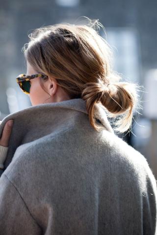 3 λόγοι που ένα messy bun θα σε βγάλει ασπροπρόσωπη κι αυτή την Κυριακή