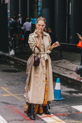 Trench coat: Η κλασσική καμπαρντίνα επιστρέφει και μάλιστα σε πολλές παραλλαγές Trench coat: Η κλασσική καμπαρντίνα επιστρέφει και μάλιστα σε πολλές παραλλαγές