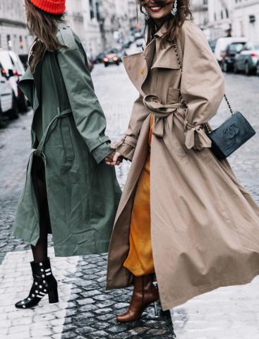 Trench coat: Η κλασσική καμπαρντίνα επιστρέφει και μάλιστα σε πολλές παραλλαγές Trench coat: Η κλασσική καμπαρντίνα επιστρέφει και μάλιστα σε πολλές παραλλαγές