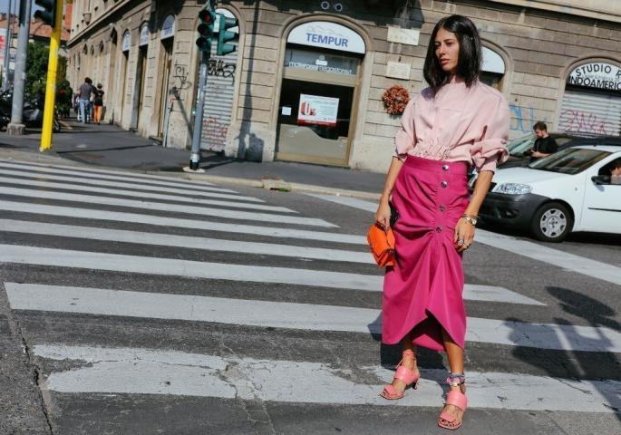 6 outfits που αποδεικνύουν ότι το ροζ έχει ακόμα θέση στη ντουλάπα σου
