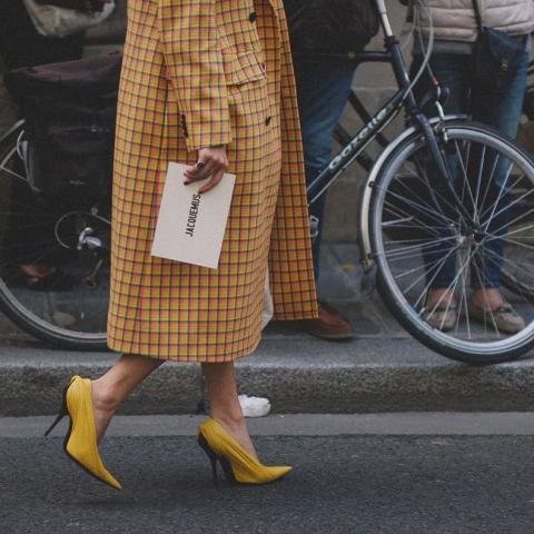 Φέτος τον χειμώνα τόλμα να φορέσεις χρωματιστά παπούτσια