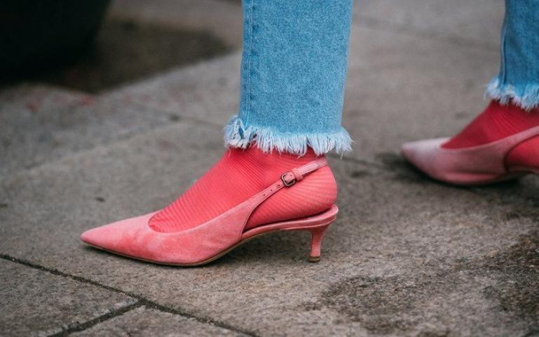 Φέτος τον χειμώνα τόλμα να φορέσεις χρωματιστά παπούτσια