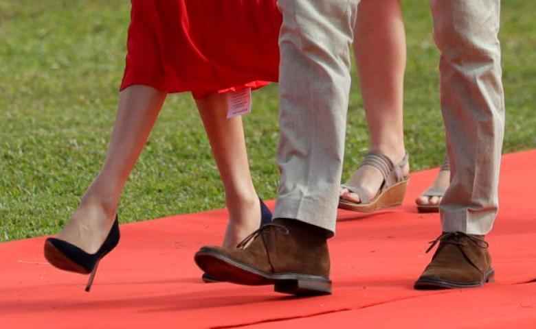 Συνέβη αυτό και διαπιστώσαμε ότι η Meghan Markle φοράει τα ρούχα άπλυτα