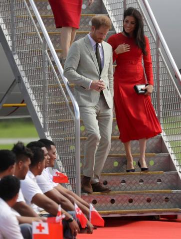 Συνέβη αυτό και διαπιστώσαμε ότι η Meghan Markle φοράει τα ρούχα άπλυτα