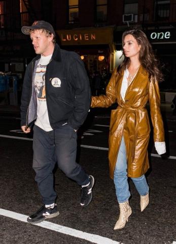 Η Emily Ratajkowski συνδύασε δύο πολύ δυνατές τάσεις της σεζόν