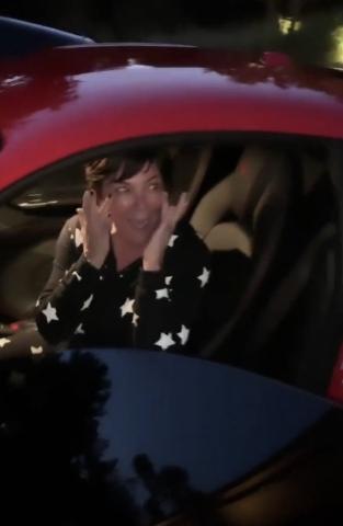 Δεν θα πιστέψεις τι δώρο πήρε η Kylie Jenner στη μητέρα της για τα γενέθλιά της