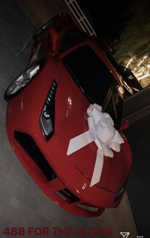 Δεν θα πιστέψεις τι δώρο πήρε η Kylie Jenner στη μητέρα της για τα γενέθλιά της