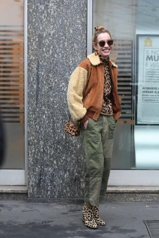 Τα cargo pants είναι ξανά cool και εδώ θα δεις πώς θα τα φορέσεις