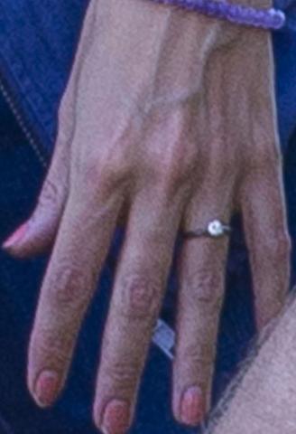 Katie Holmes: Τελικά αρραβωνιάστηκε ή όχι; Katie Holmes: Τελικά αρραβωνιάστηκε ή όχι;