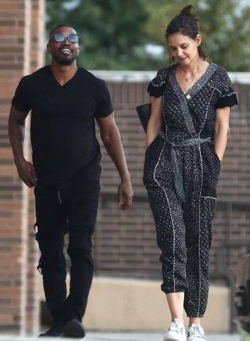 Katie Holmes: Τελικά αρραβωνιάστηκε ή όχι; Katie Holmes: Τελικά αρραβωνιάστηκε ή όχι;