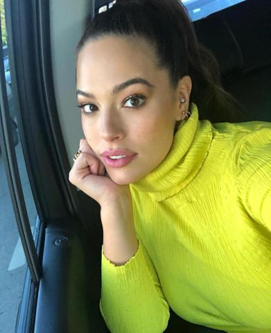 H Ashley Graham δεν είναι πια plus size και οι νέες της λήψεις στο Instagram το αποδεικνύουν H Ashley Graham δεν είναι πια plus size και οι νέες της λήψεις στο Instagram το αποδεικνύουν